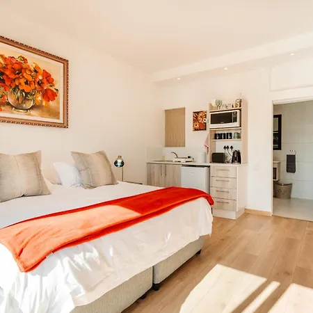 Vlei Cove Guesthouse Cape Town Exterior photo